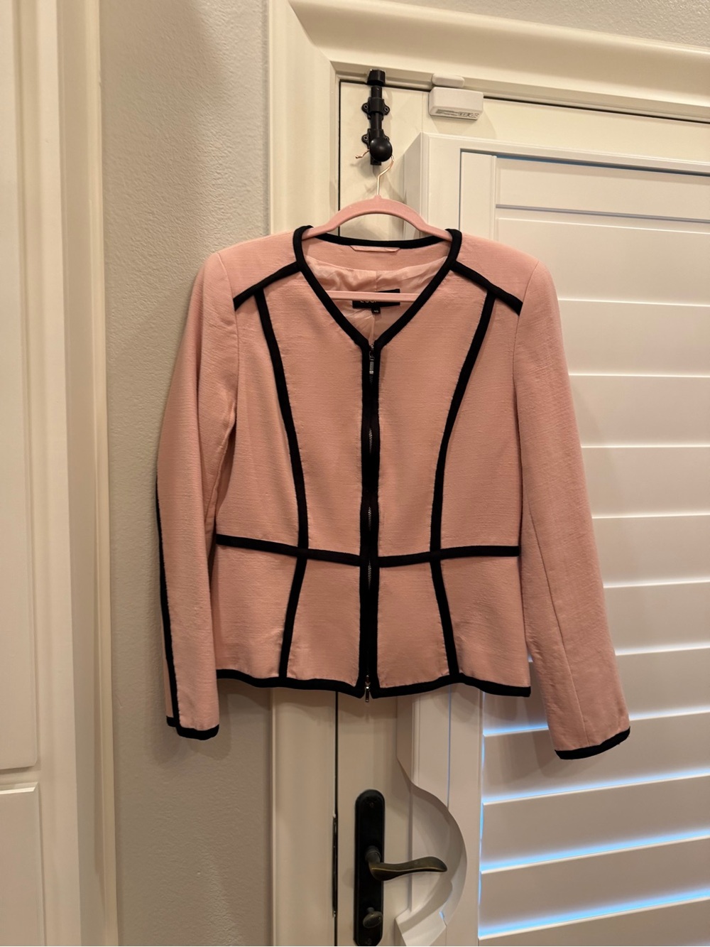 ESCADA Women’s Pink peplum Contrast-Trim Zip Front Jacket. Size 40. Fits US 6
